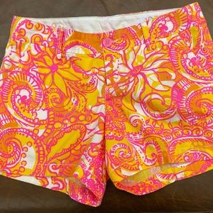 Lilly Pulitzer Calihan shorts in Sea and be seen sunshine yellow size10